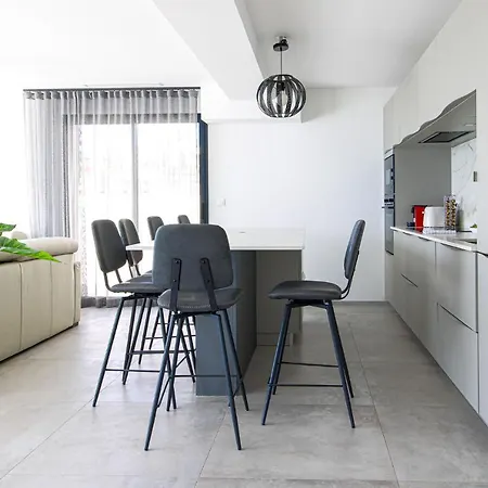 Select'sohome - Pour 6 Personnes Sur La De Cavaliere - Vue - 4 Etoiles - Bluemoon Apartman *